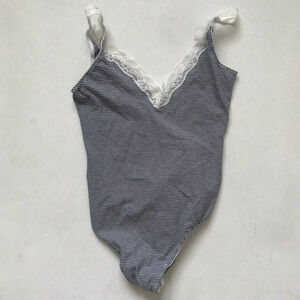 Black and White Striped V-Neck Bodysuit with Lace Trim 🔴